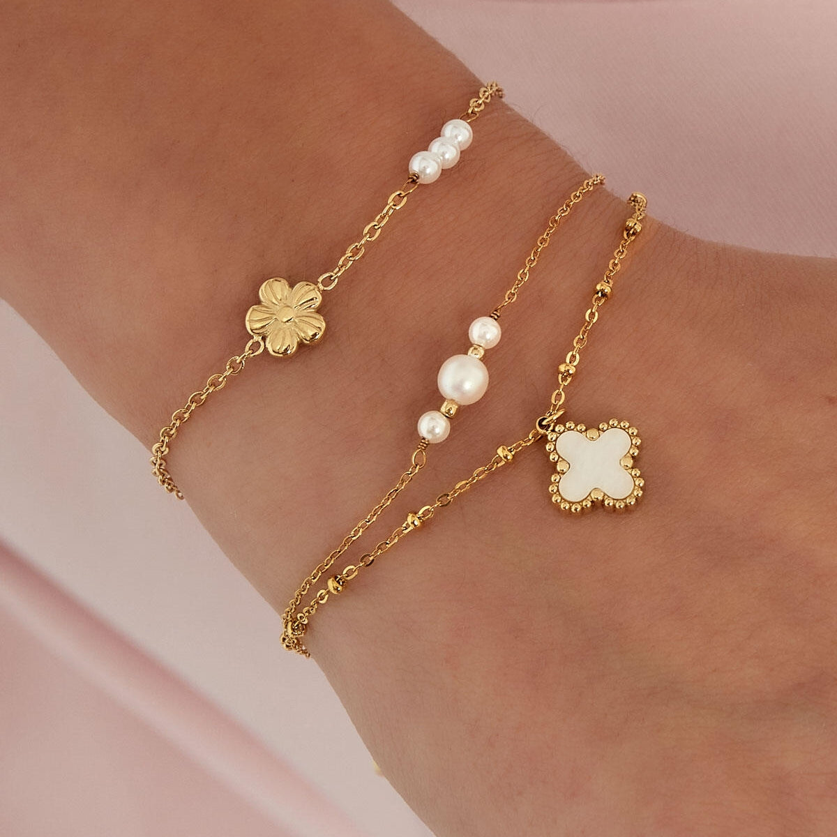 Armband Bloem met Parels Goudkleurig - Roestvrij Staal