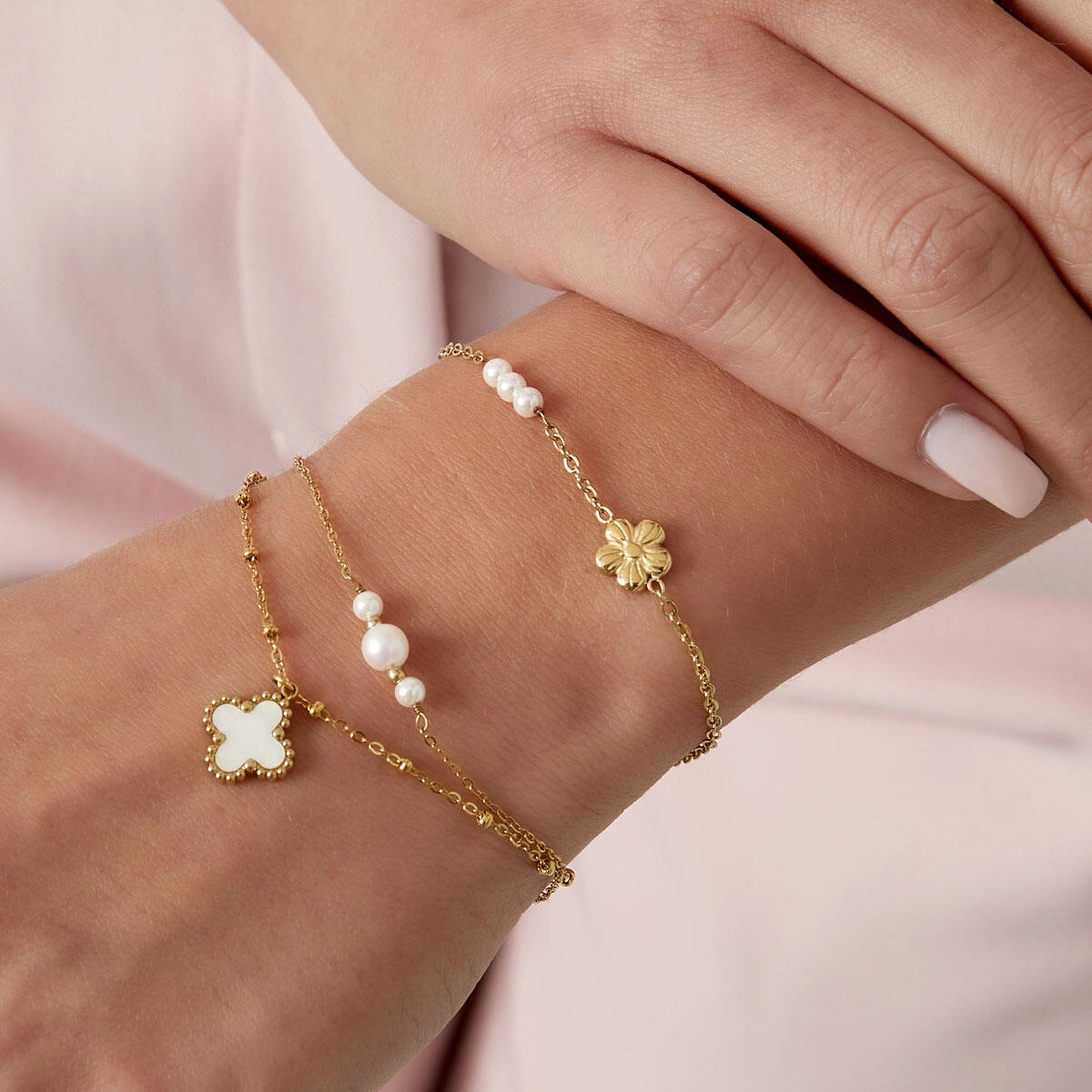 Armband Bloem met Parels Goudkleurig - Roestvrij Staal