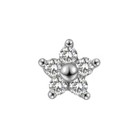 Zilverkleurige barbell piercing van roestvrij staal met brass afwerking en bloemdesign met zirconia. Geschikt voor oorpiercings met subtiele sparkle en elegante look.