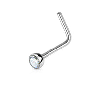 Zilverkleurige L-vorm neuspiercing met helder kristal van chirurgisch staal voor de neusvleugel.